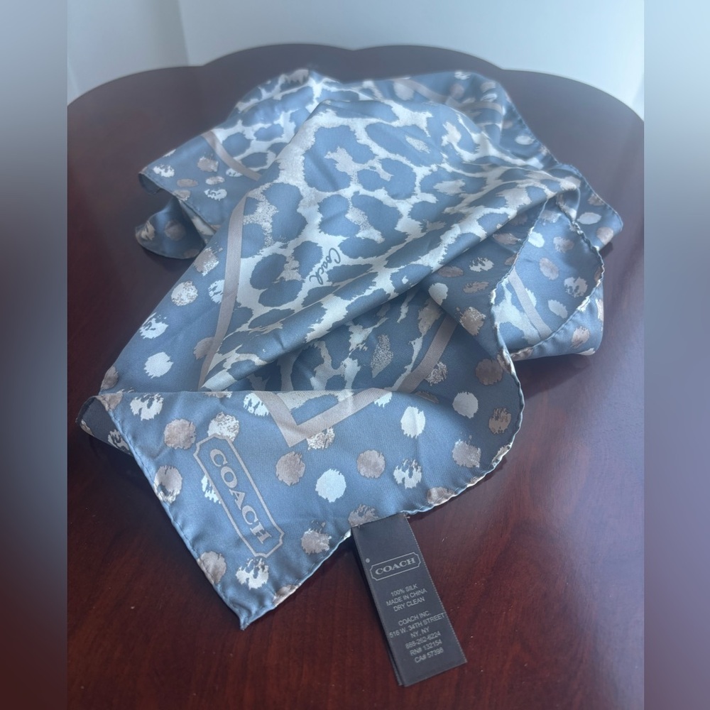 COACH authentic new 100%-silk scarf